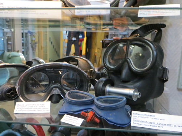 Tauchermasken im Sporttauchermuseum Berlin