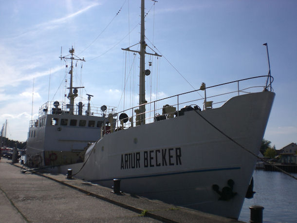 Die Artur Becker im Hafen von Greifswald